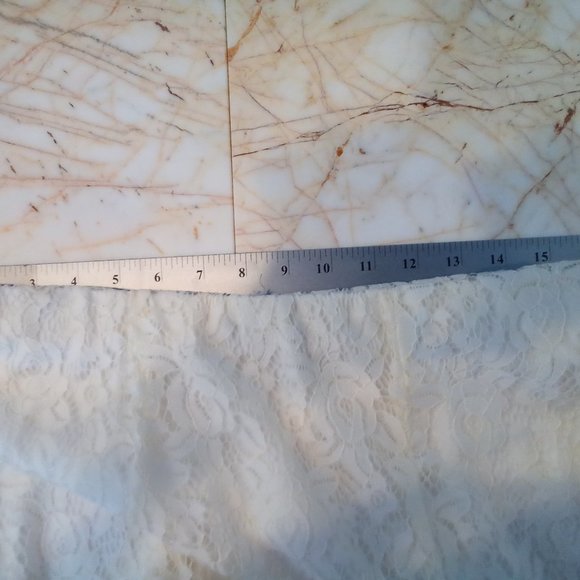 White, lined, Lace Skirt, w/belt. Sz L - Picture 11 of 11